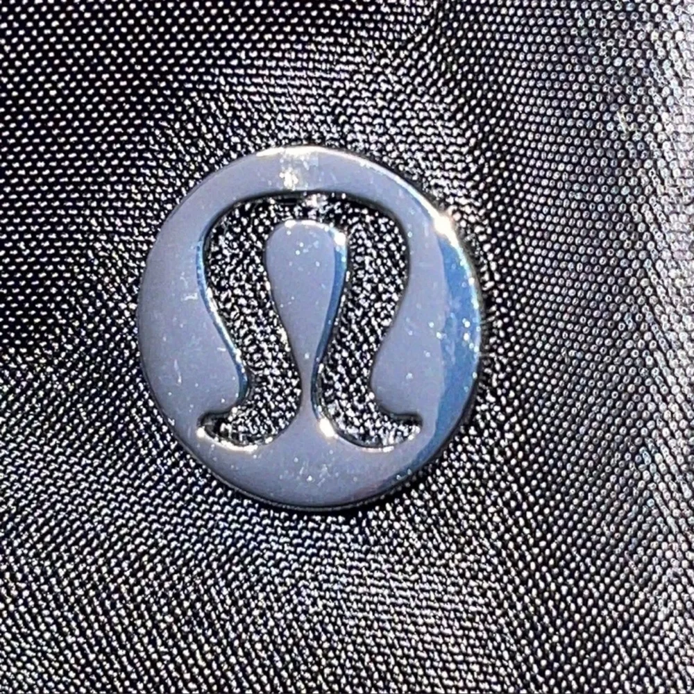 NWT Lululemon Everywhere Belt Bag *Wordmark - Picture 6 of 10